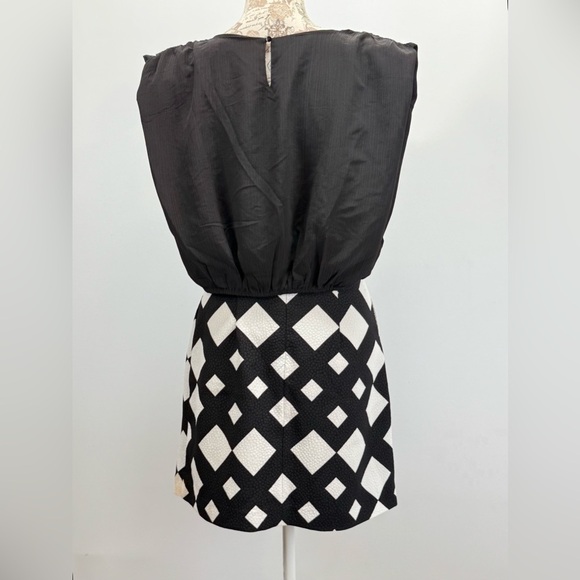 PETER PILOTTO for TARGET Black and White Asymmetrical Mini skirt size 6 - Picture 6 of 13